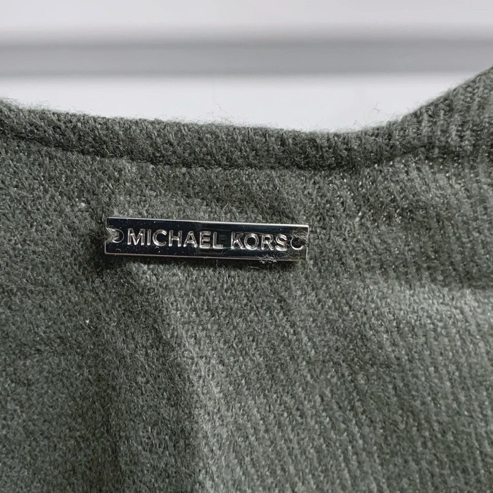 Michael Kors no visible